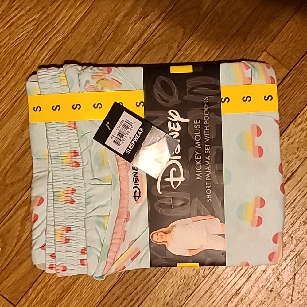 Disney NWT Women's Short Pajama Set